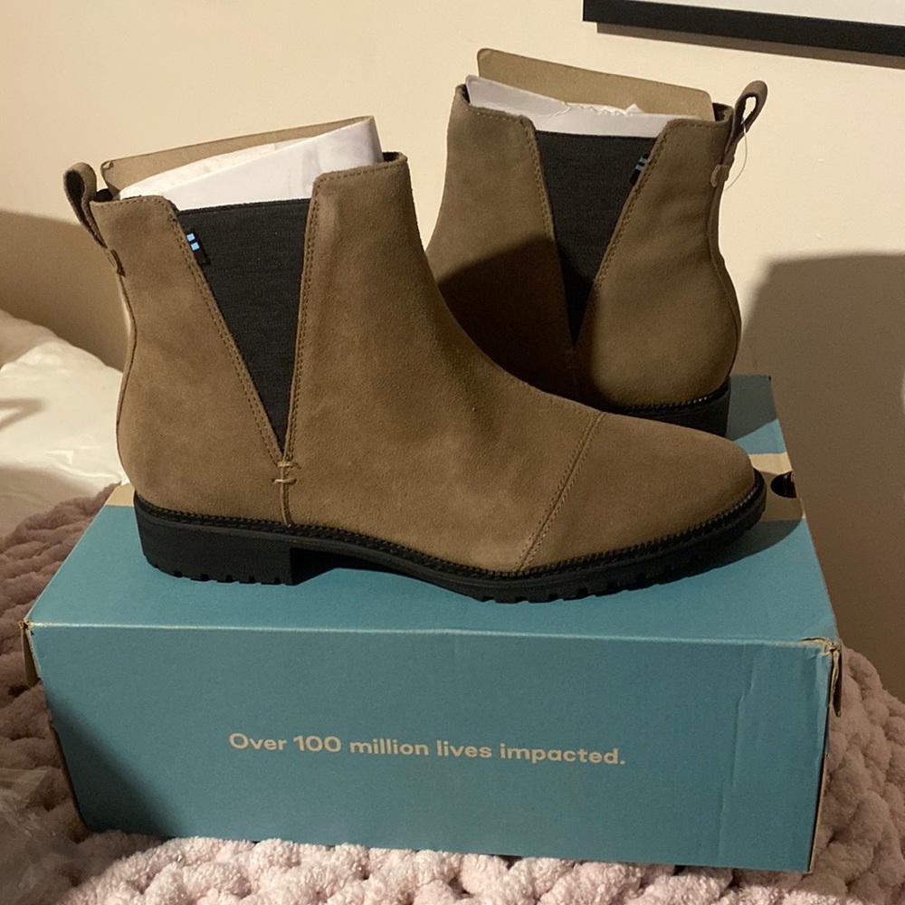 Brand new, never worn Tom’s boots size 10